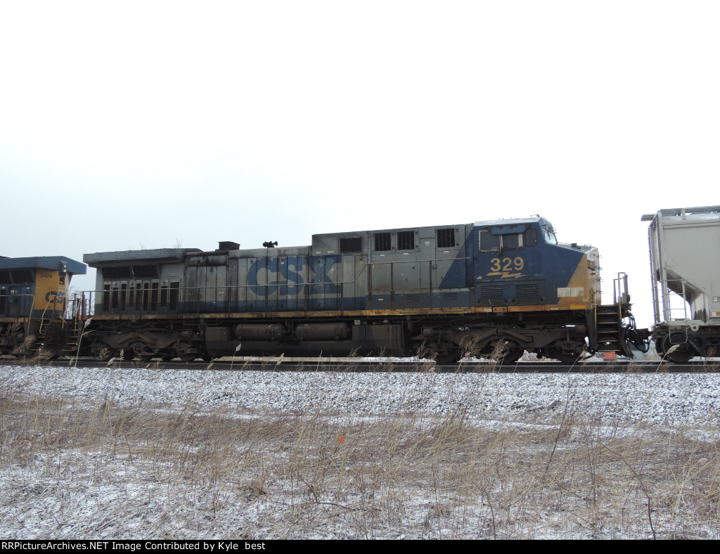 CSX 329 on M561